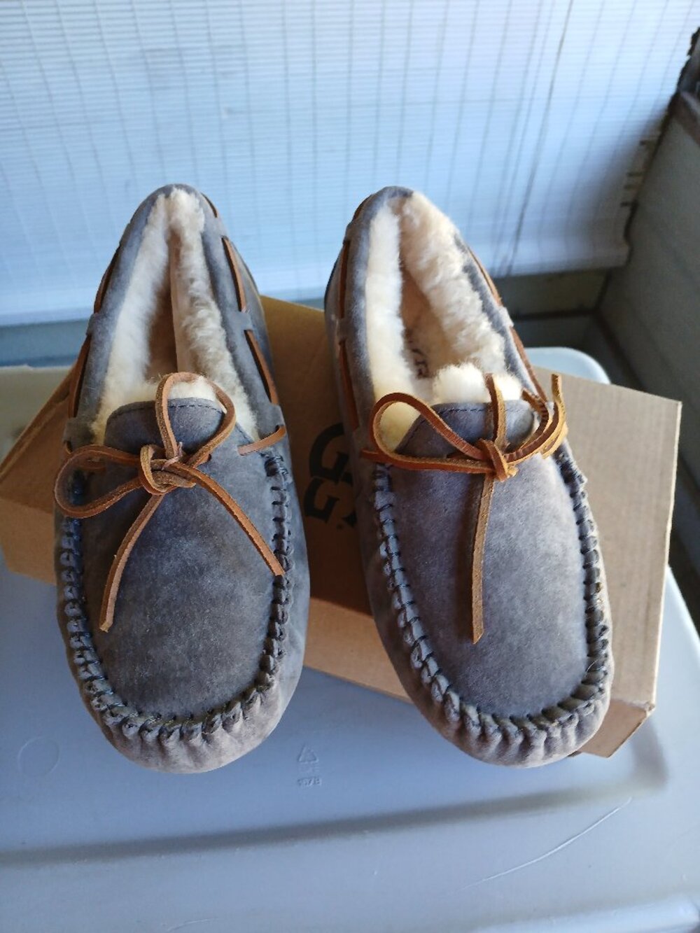NIB - UGG brand Ladies SLIPPERS